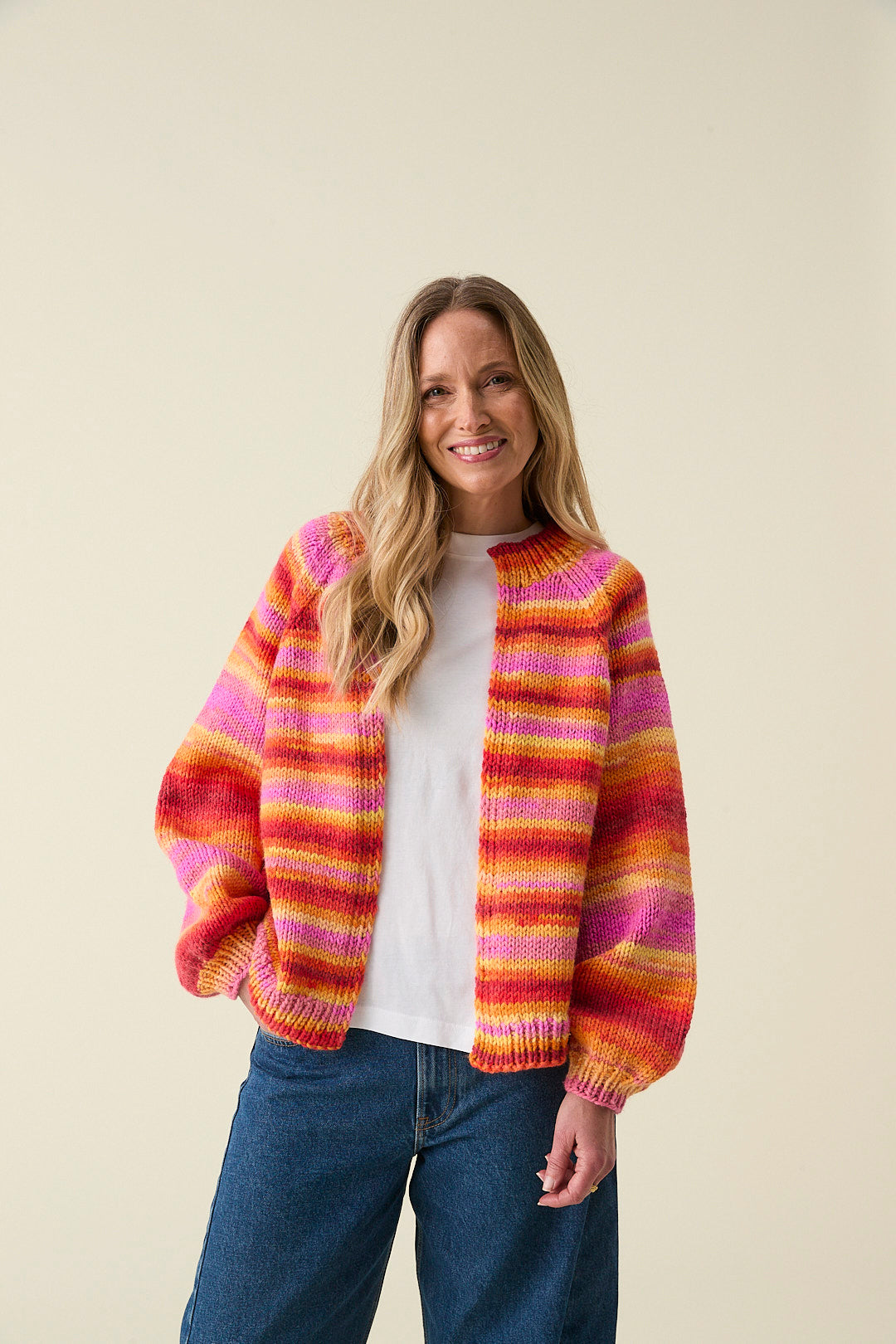 Knitting Pattern 10859 - Cardigan in Hayfield Spirit Chunky