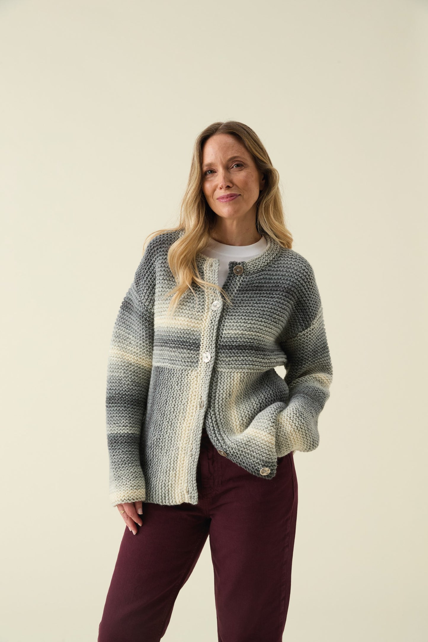 Knitting Pattern 10860 - Cardigan in Hayfield Spirit Chunky