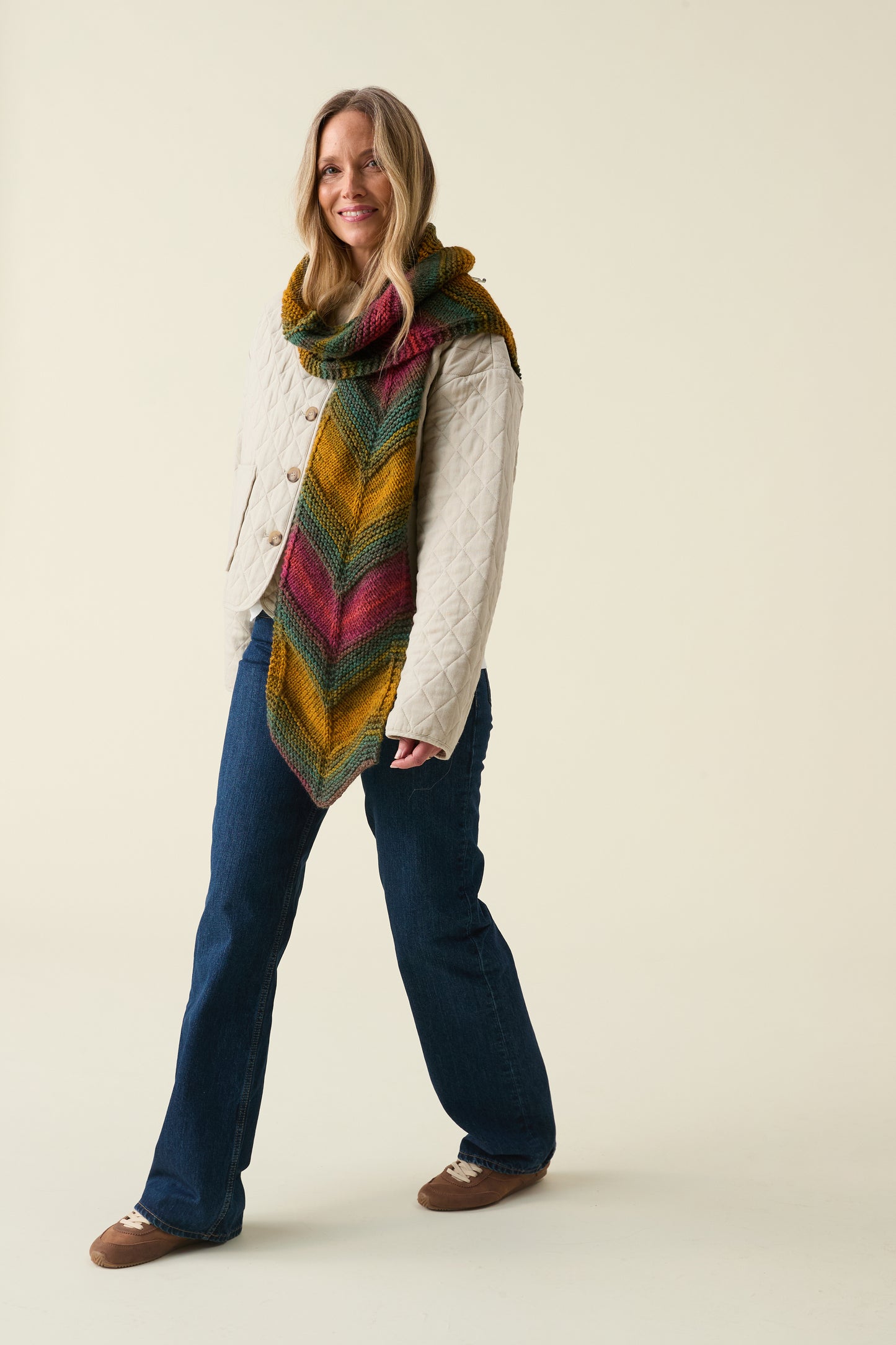 Knitting Pattern 10865 - Scarf in Hayfield Spirit Chunky