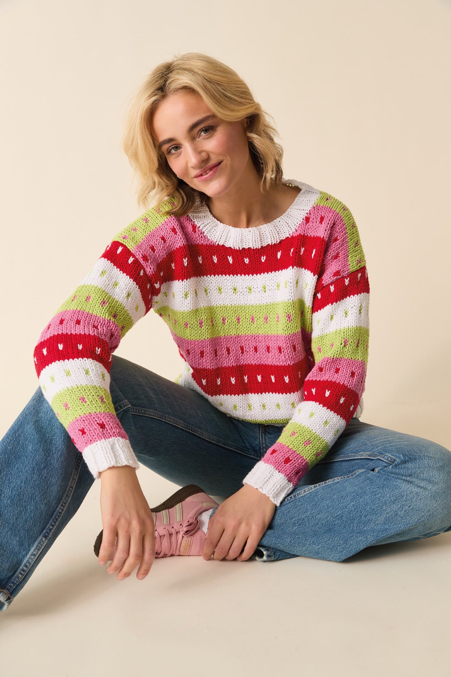 Knitting Pattern 10871 - Sweater in Sirdar Stories Chunky