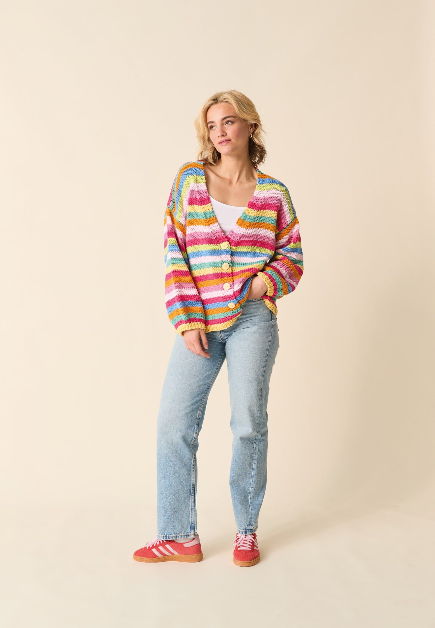 Knitting Pattern 10877 - Cardigan in Sirdar Stories Chunky