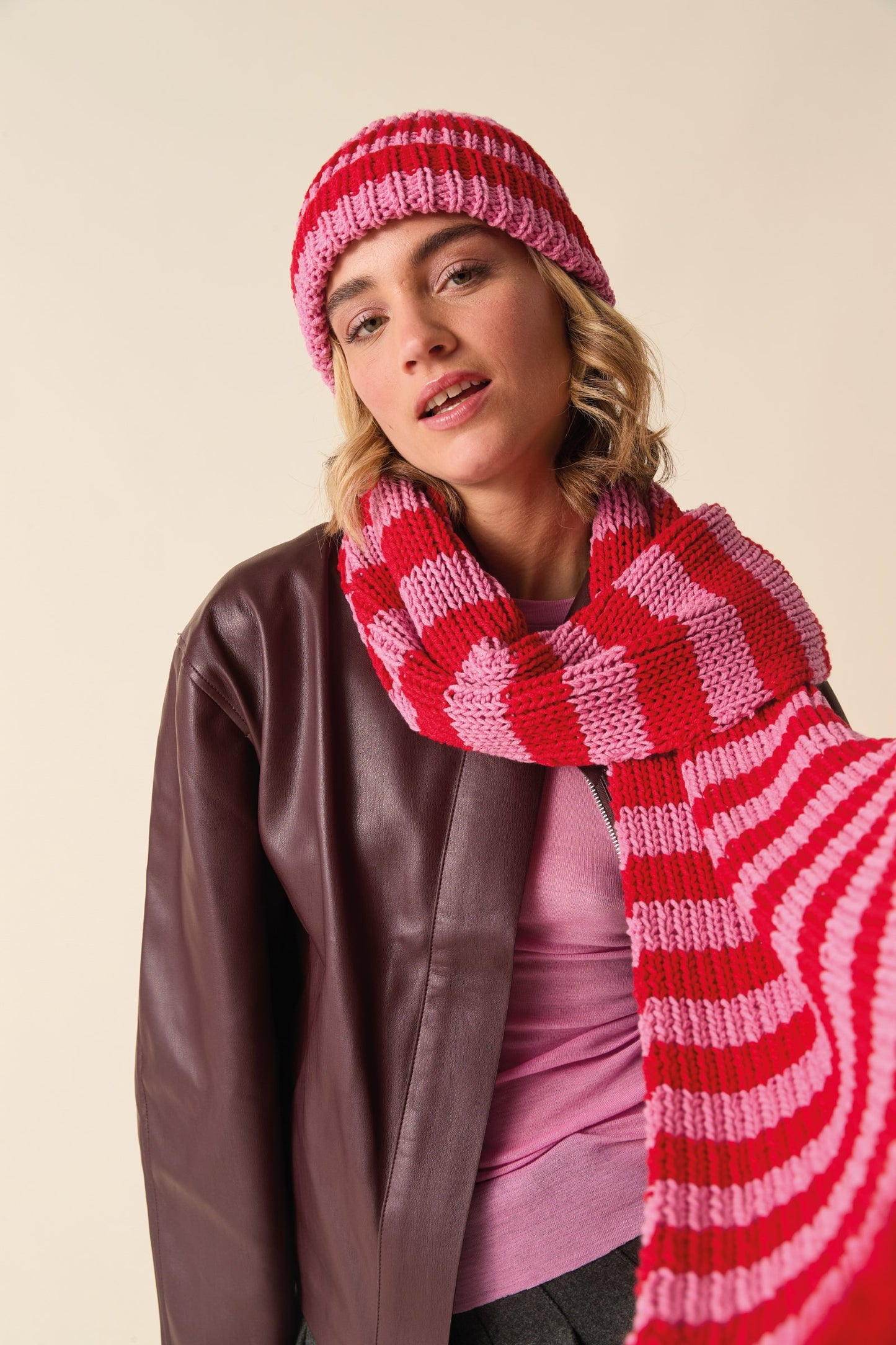 Knitting Pattern 10878 - Hat & Scarf in Sirdar Stories Chunky