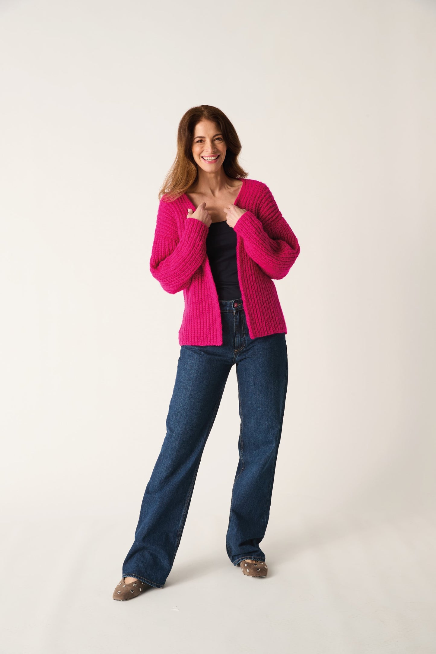 Knitting Pattern 10879 - Cardigan in Sirdar Soft Down DK
