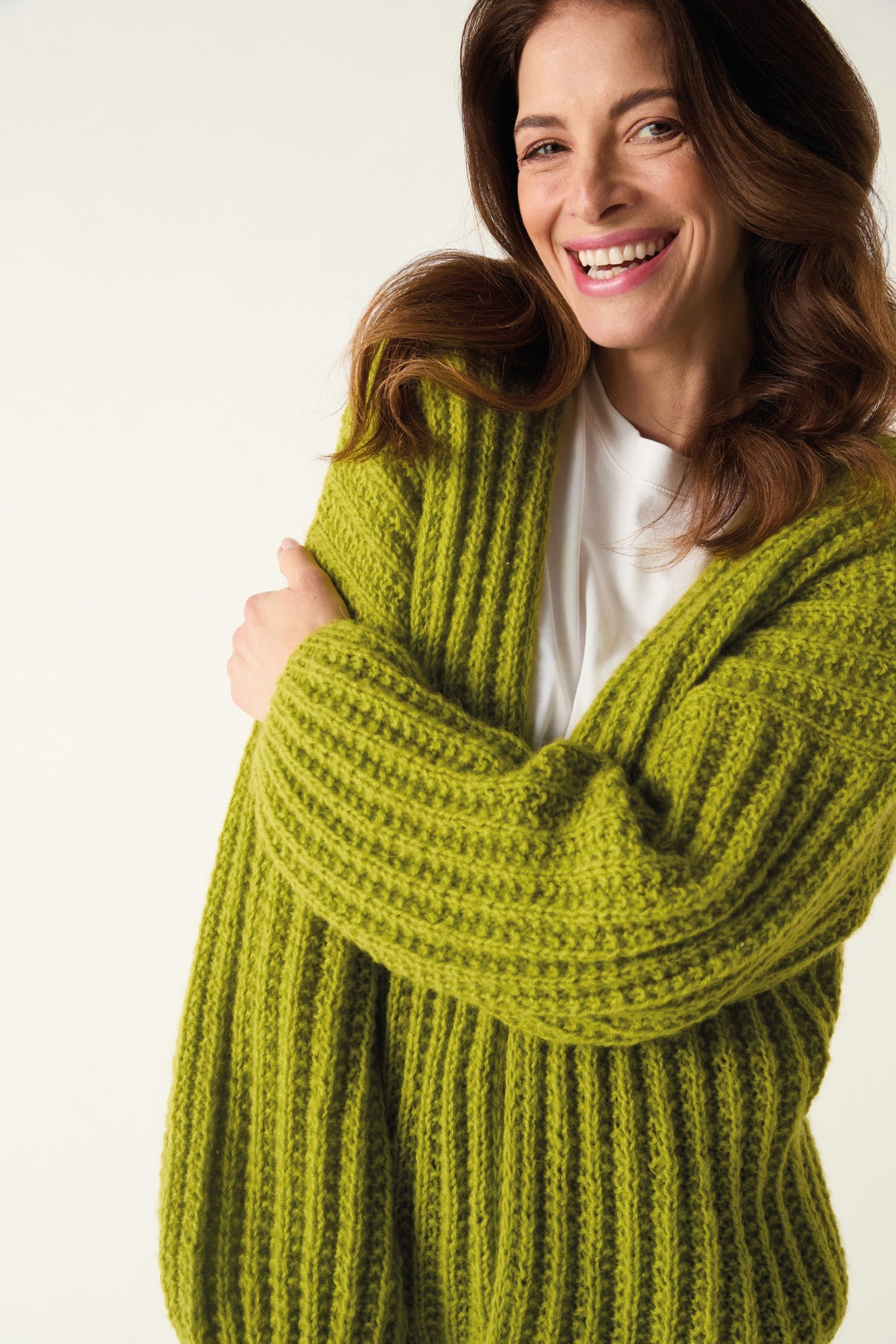 Knitting Pattern 10882 - Cardigan in Sirdar Soft Down DK