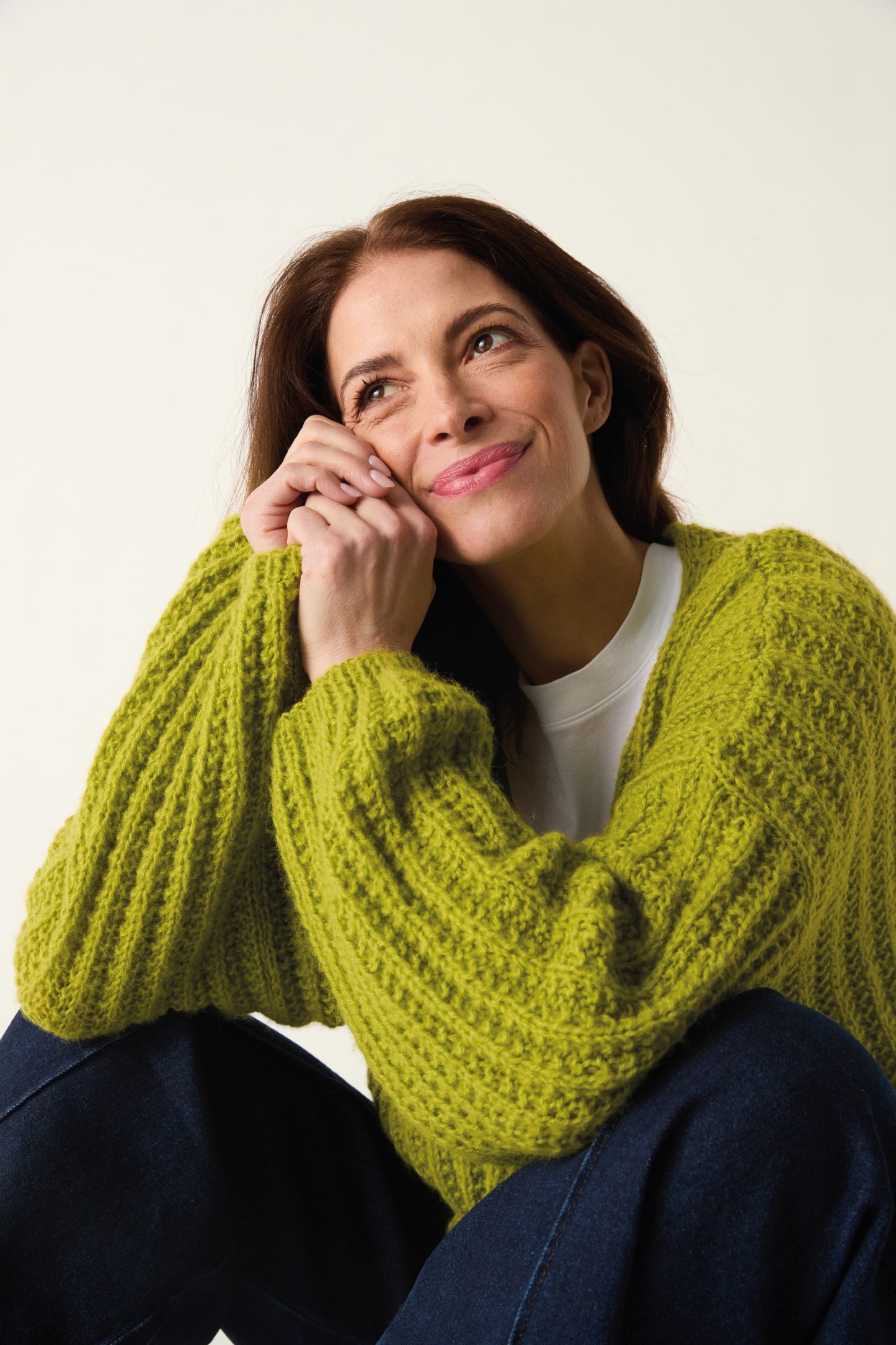Knitting Pattern 10882 - Cardigan in Sirdar Soft Down DK