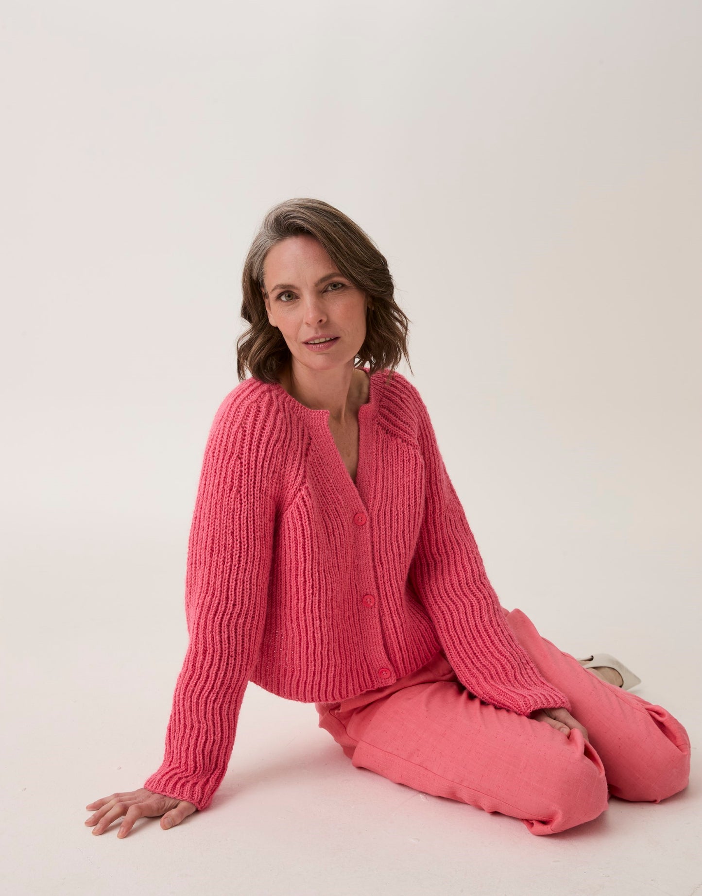 Knitting Pattern 10913 - Root System Rib Cardigan in Loveful Bio Blend DK