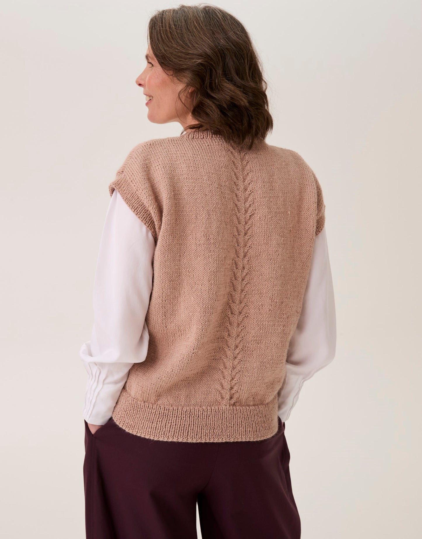 Knitting Pattern 10916 - Barley Cable Tank Top in Loveful Bio Blend DK