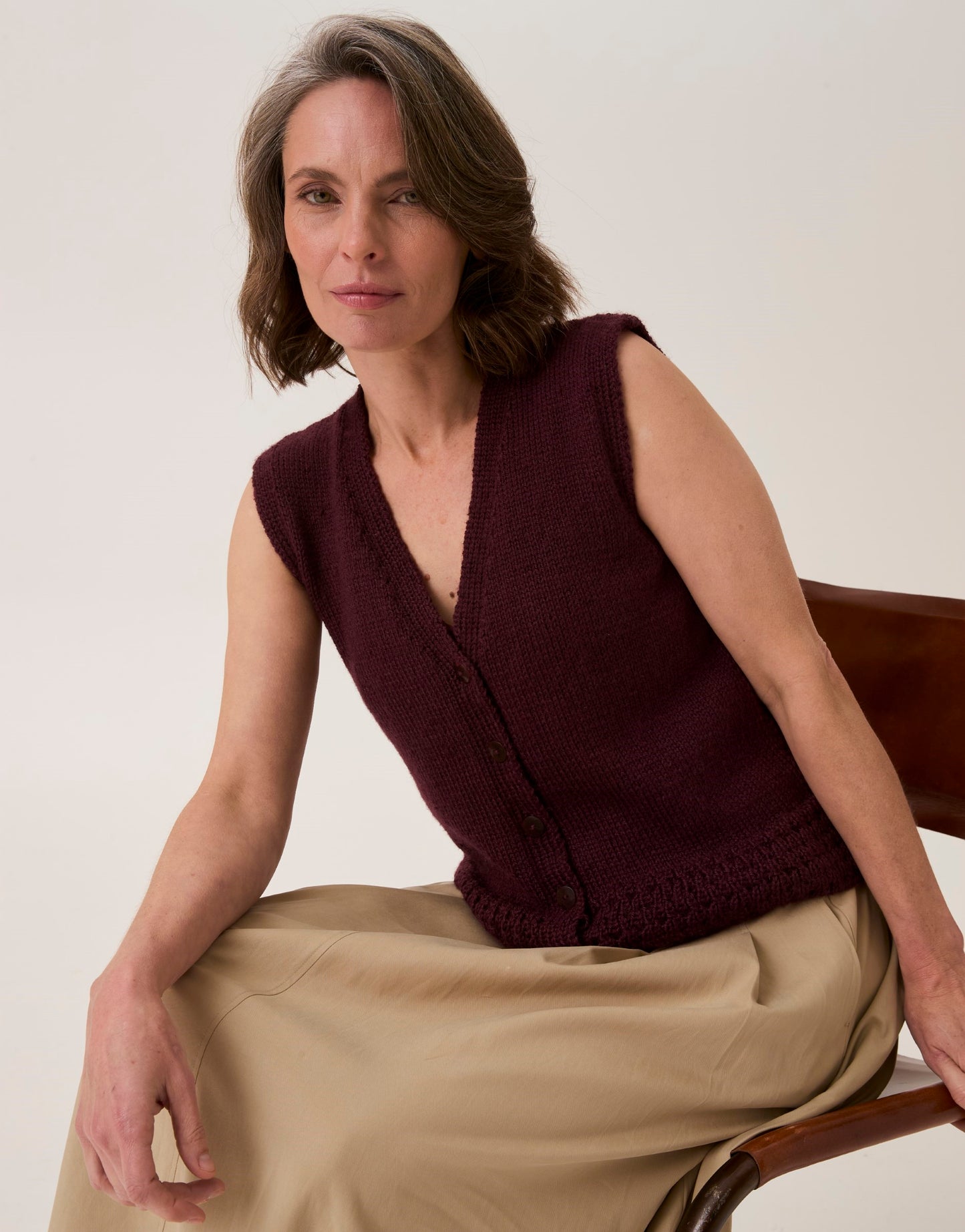 Knitting Pattern 10917 - Beehive Rib Vest in Loveful Bio Blend DK