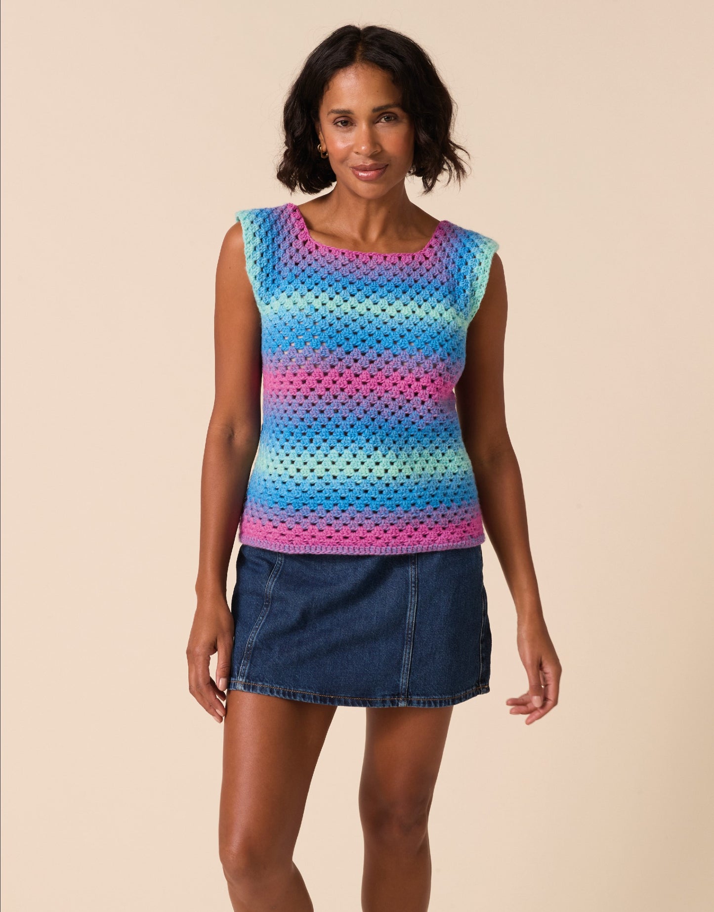 Crochet Pattern 10921 - Gradient Granny Square Vest in Jewelspun Ombre Aran