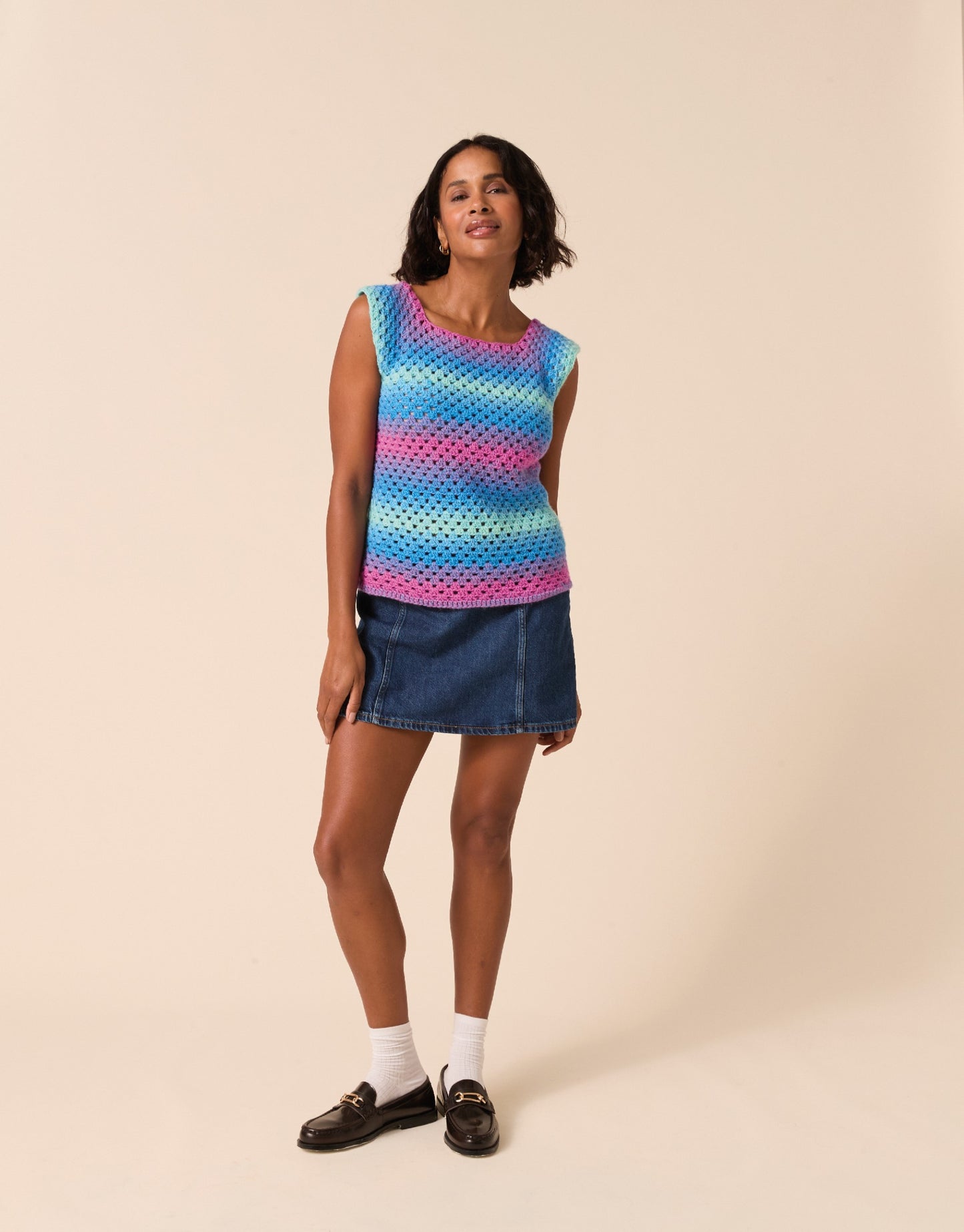 Crochet Pattern 10921 - Gradient Granny Square Vest in Jewelspun Ombre Aran