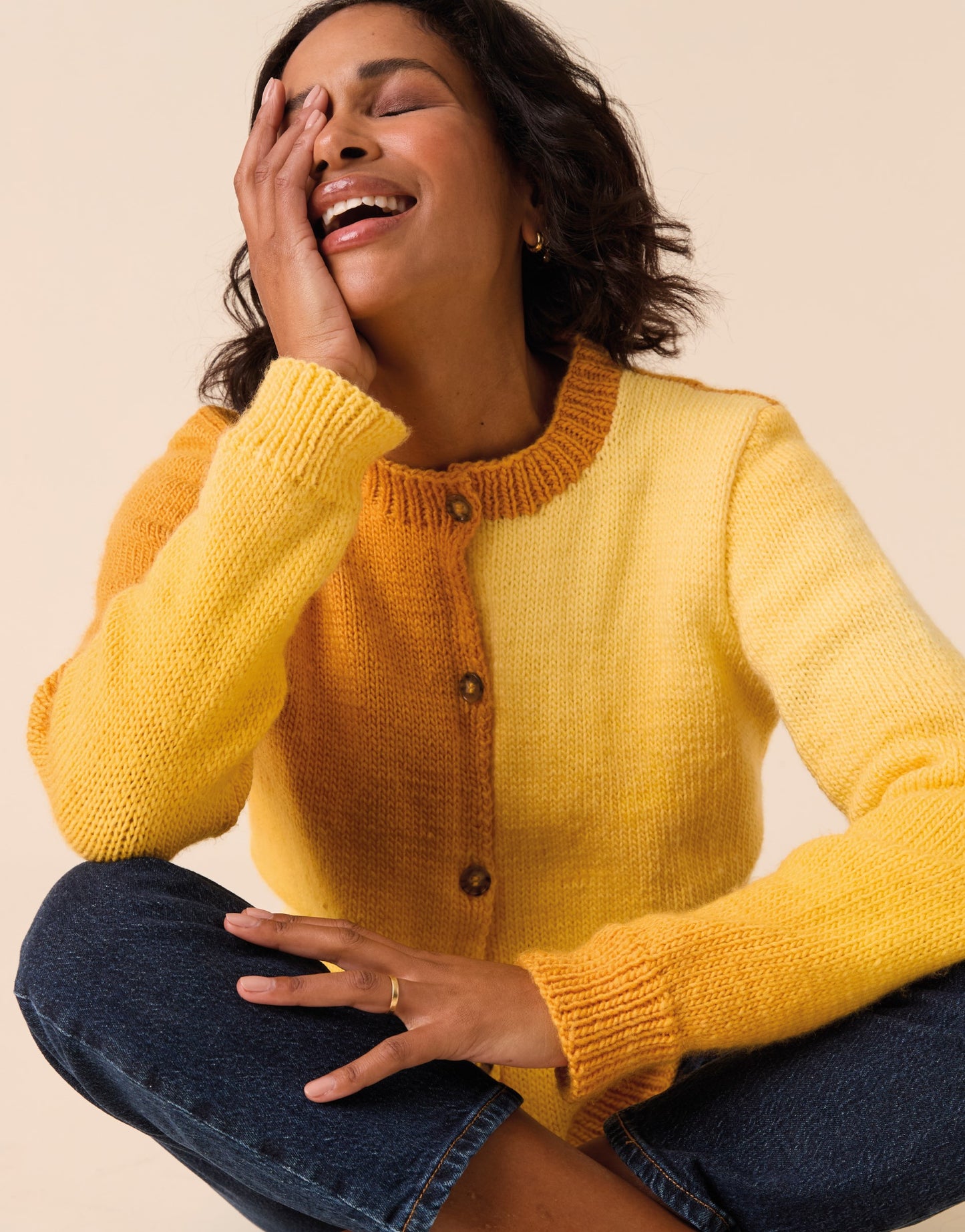 Knitting Pattern 10924 - Off-Set Ombre Cardigan in Jewelspun Ombre Aran