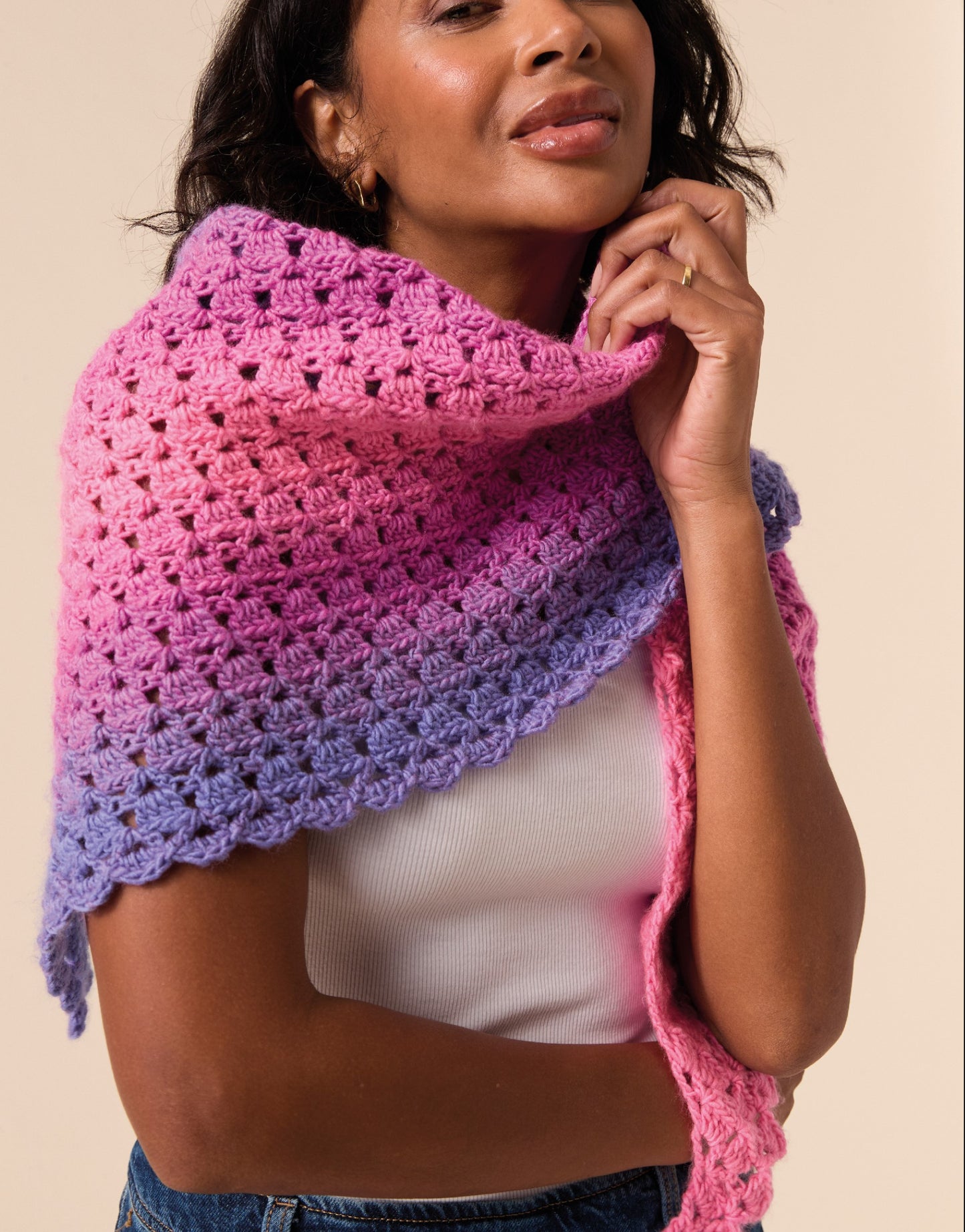 Crochet Pattern 10927 - Gradiant Crochet Shawl in Jewelspun Ombre Aran