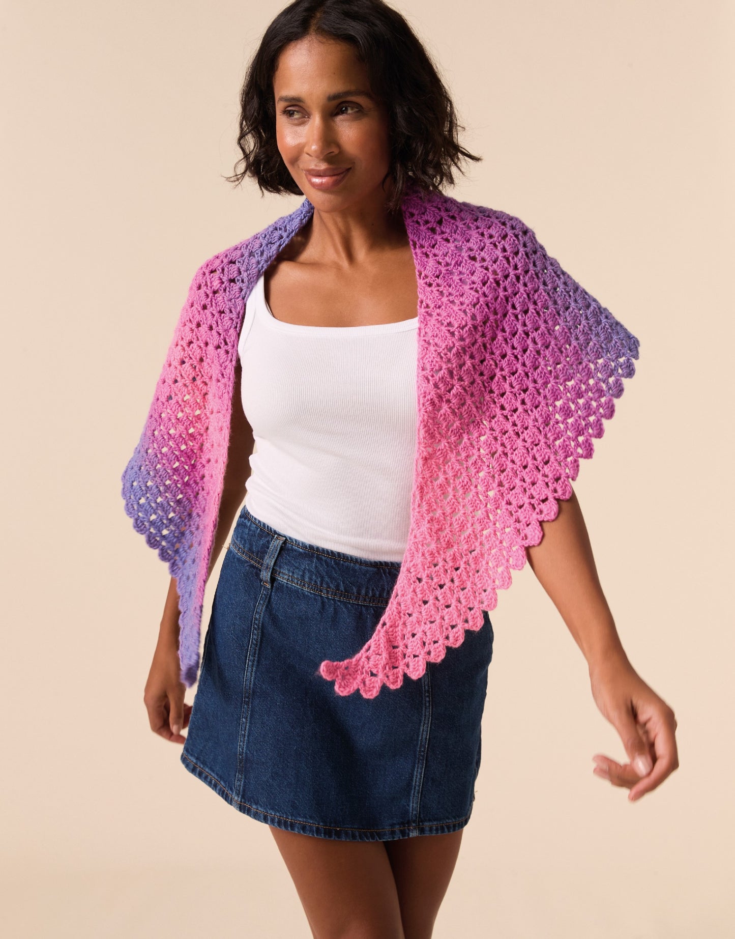 Crochet Pattern 10927 - Gradiant Crochet Shawl in Jewelspun Ombre Aran