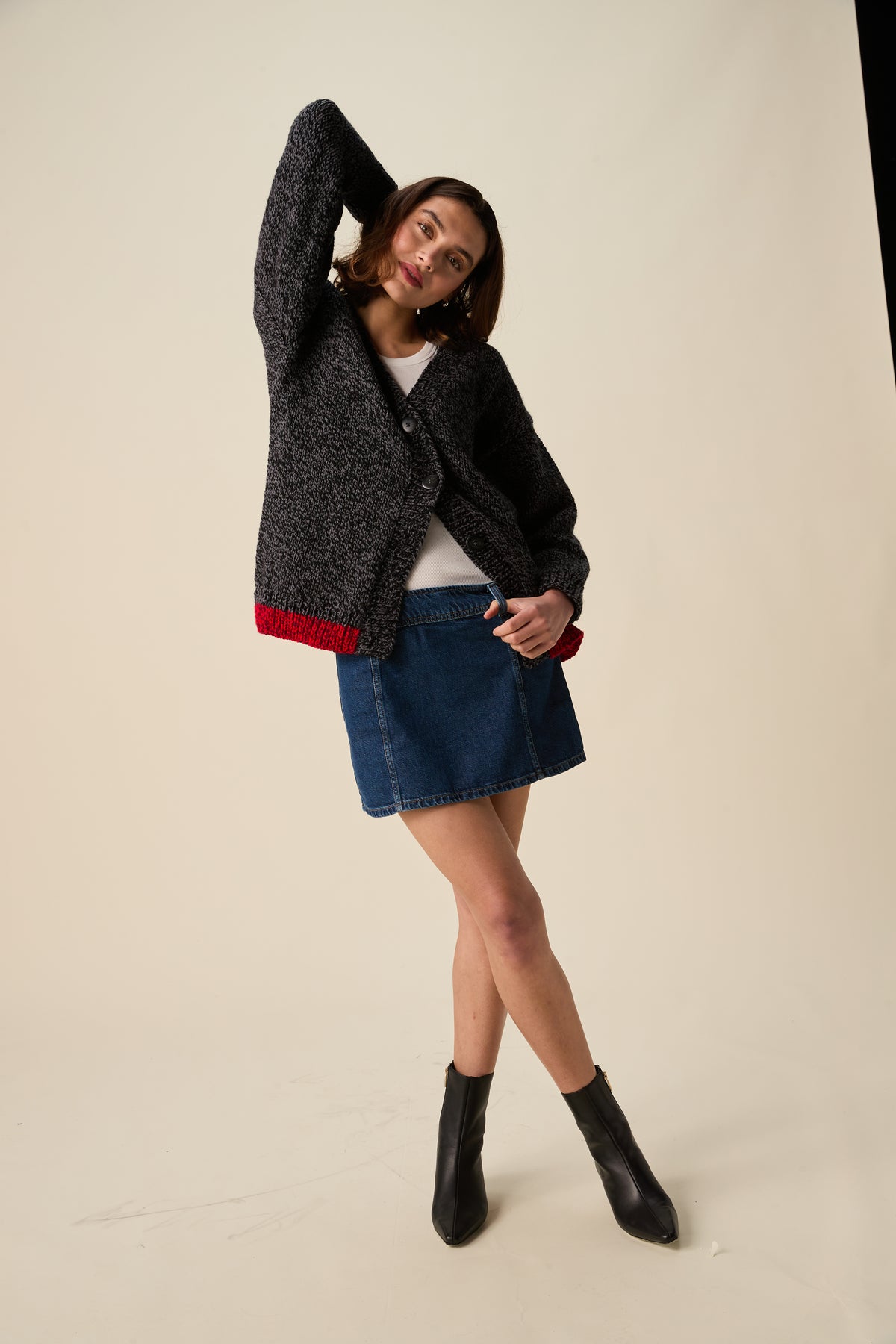 Knitting Pattern 10950 - Swirl V Neck Cardigan in Bonus Marl Chunky
