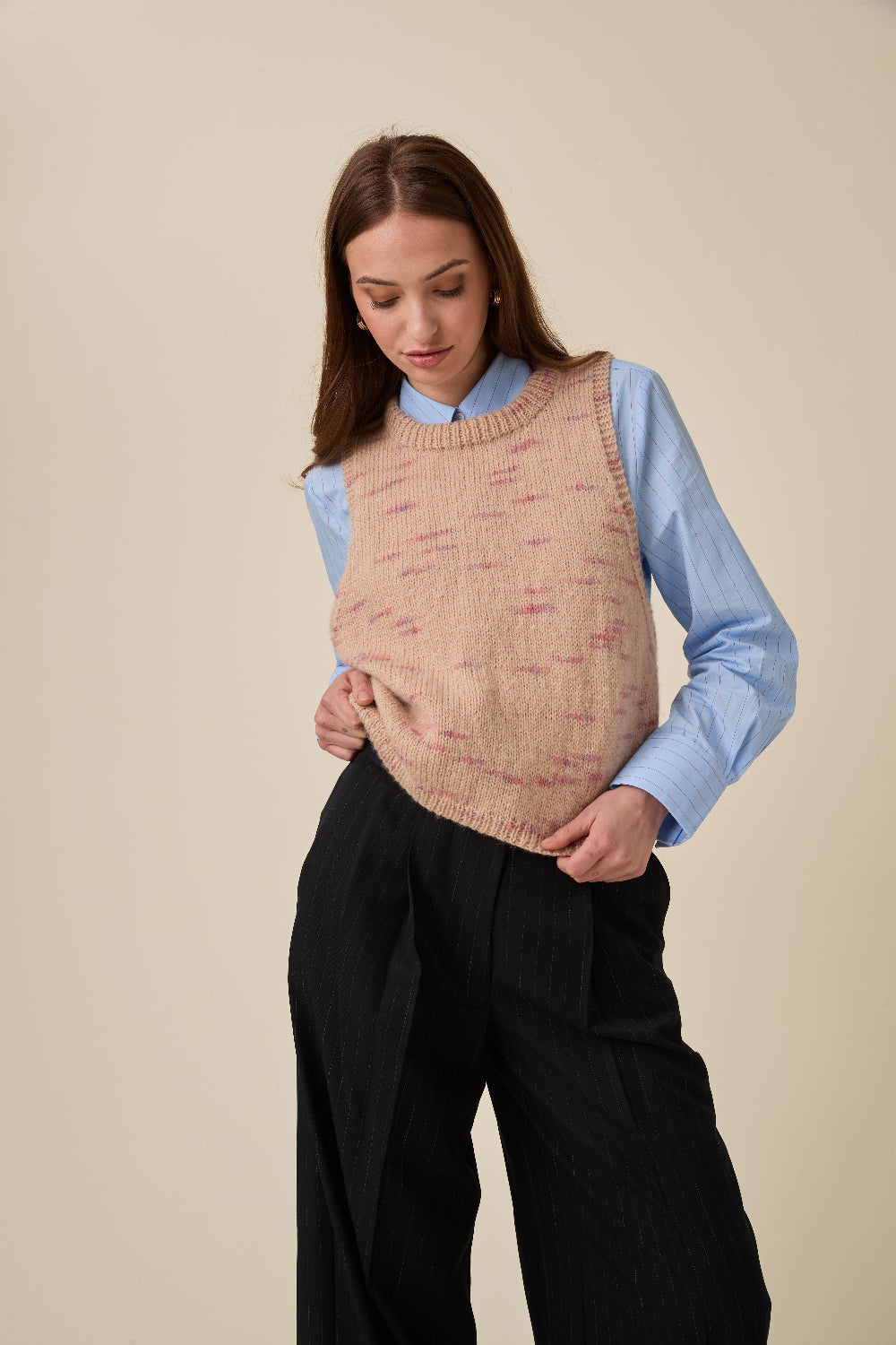 Knitting Pattern 10960 - Flicker Versatile Vest in Embers DK