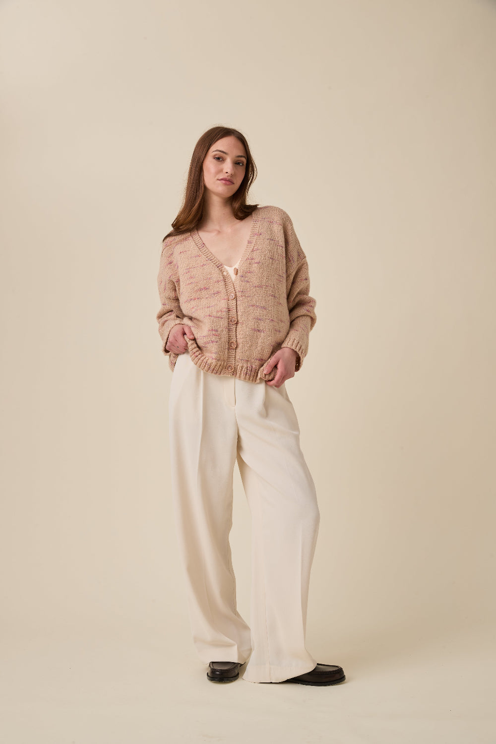 Knitting Pattern 10961 - Flare V-Neck Cardigan in Embers DK