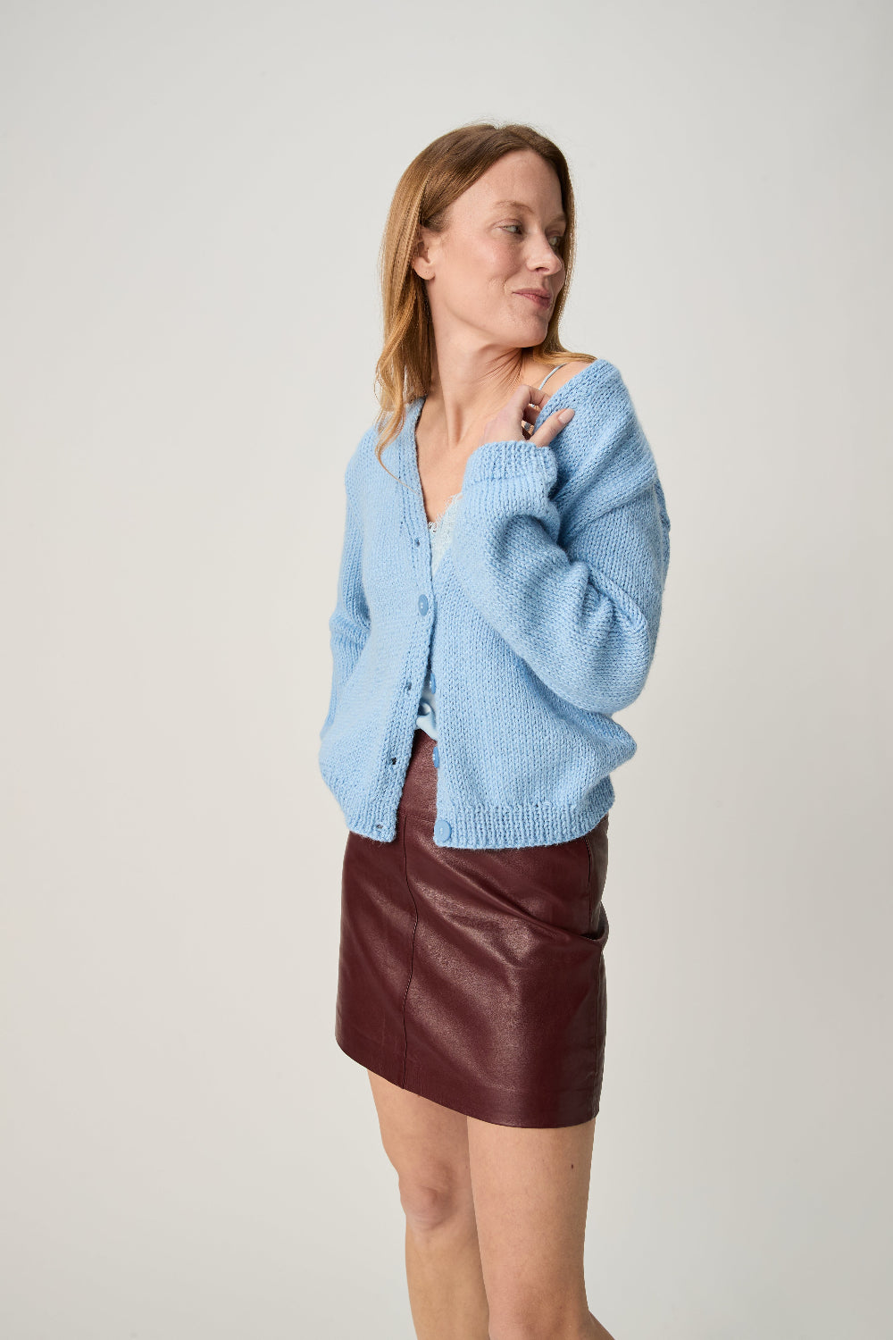 Knitting Pattern 10967 - Stem V-Neck Cardigan in Bio Blend Chunky