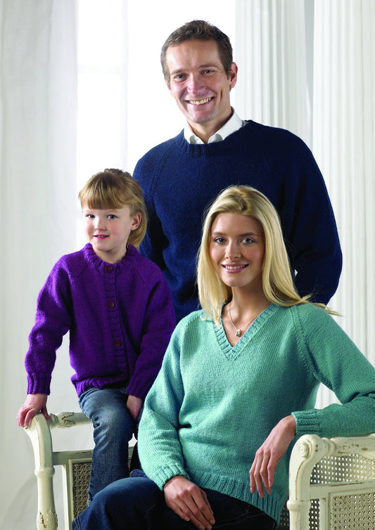 Knitting Pattern 3018 - Sweaters and Cardigan Knitted in Merino Blend DK