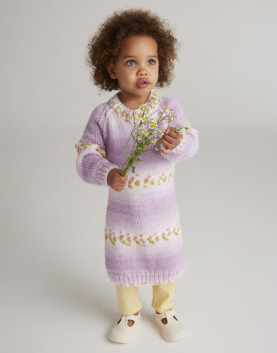 Knitting Pattern 5569 - FLOWER POWER DRESS IN HAYFIELD BABY BLOSSOM CHUNKY