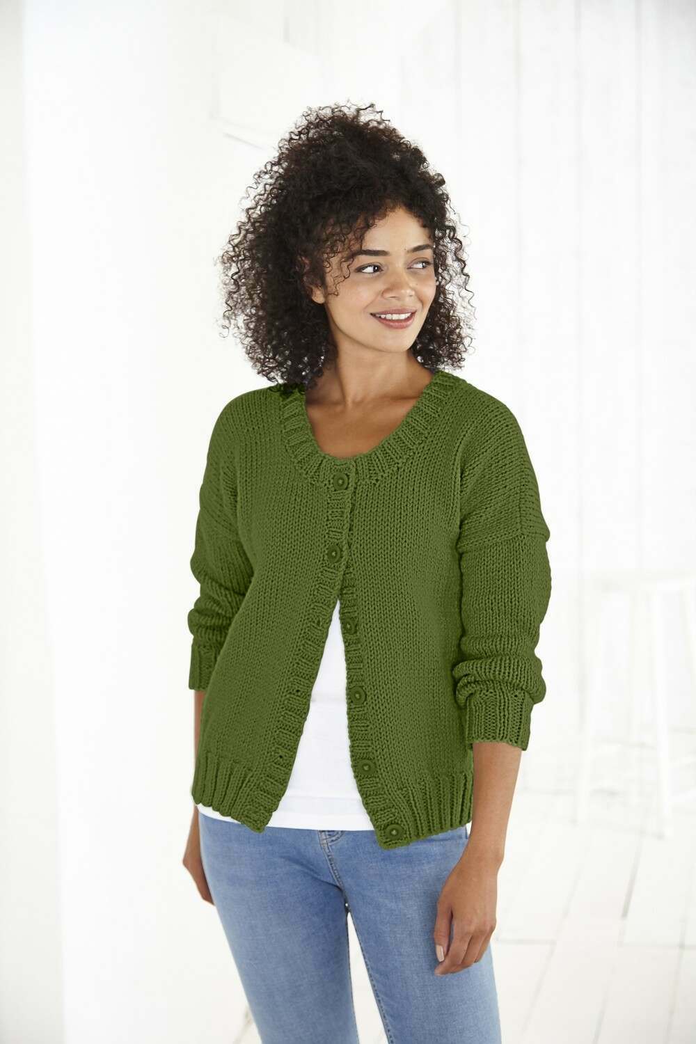 Knitting Pattern 5826 - Sweater & Cardigan in Ultra Soft Chunky