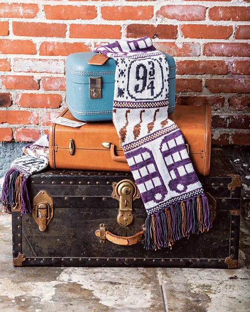 HARRY POTTER - Knitting Magic - The Official Knitting Pattern Book