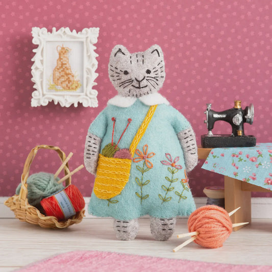 Mrs Cat Loves Knitting Felt Craft Mini Kit