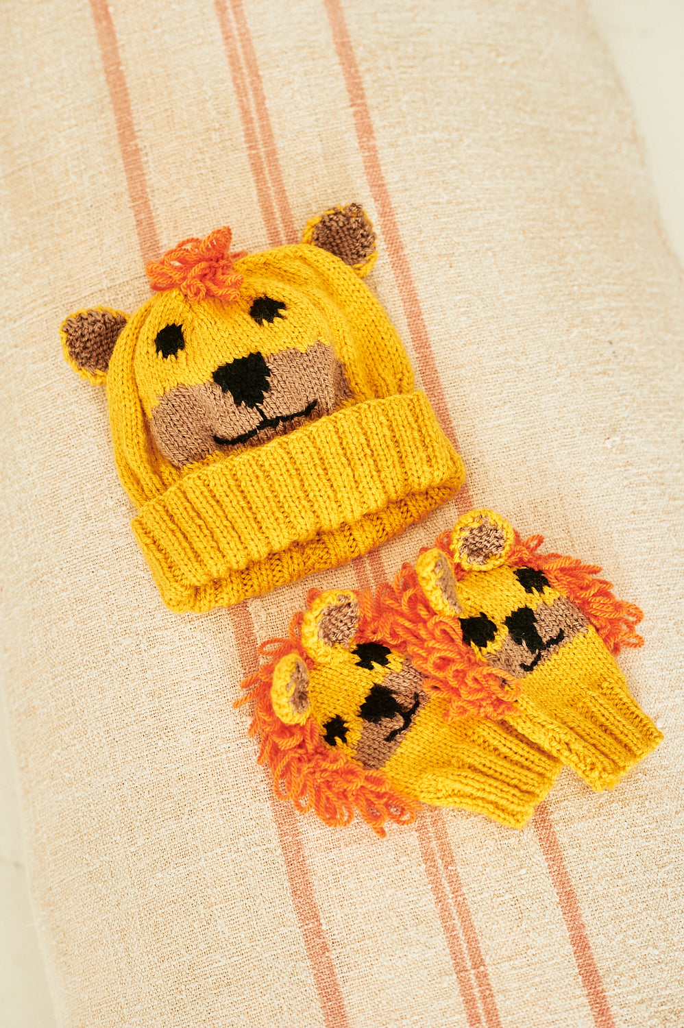 Knitting Pattern 9868 - Rory the Lion Toy, Hat & Mittens in Bellissima, Special DK