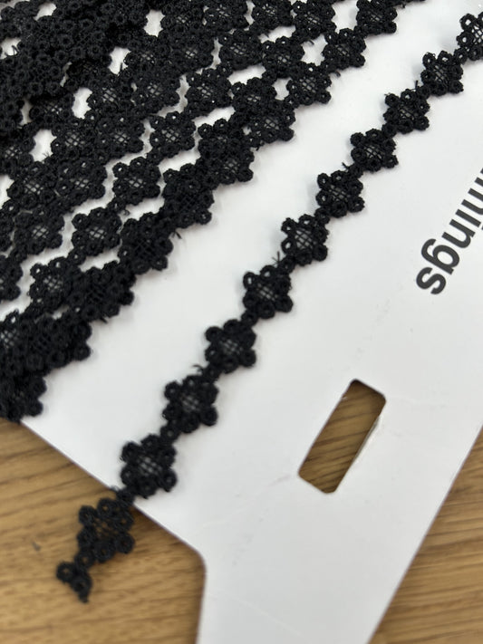 Black Lace Daisy Trim - 12mm