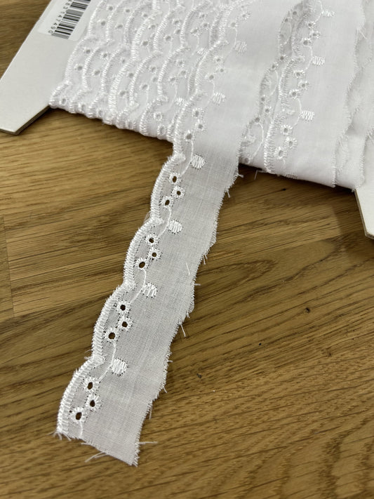 Flat Broderie Anglaise Lace Trim - 25mm - White