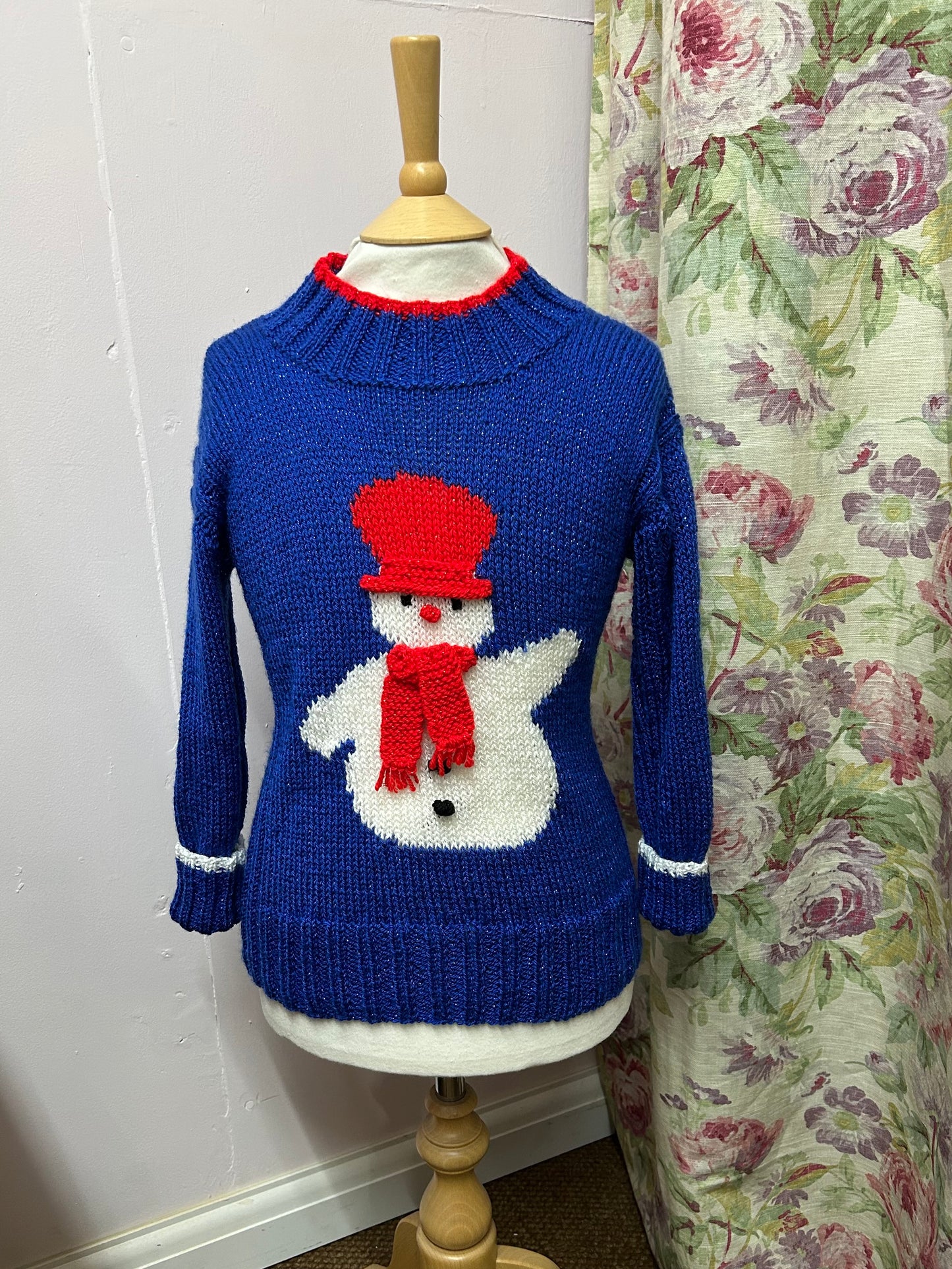 Knitting Pattern 6147 - Snowman Sweaters Knitted in Glitz DK