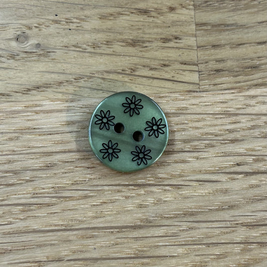 2 Hole Button - 15mm - Green Embossed with Daisy