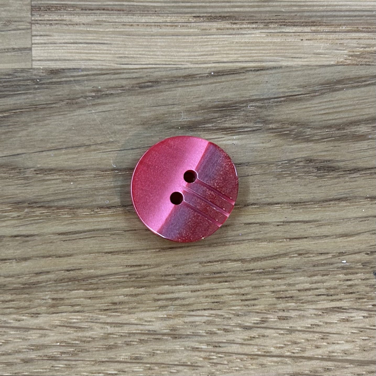 2 Hole Button - 18mm - Red