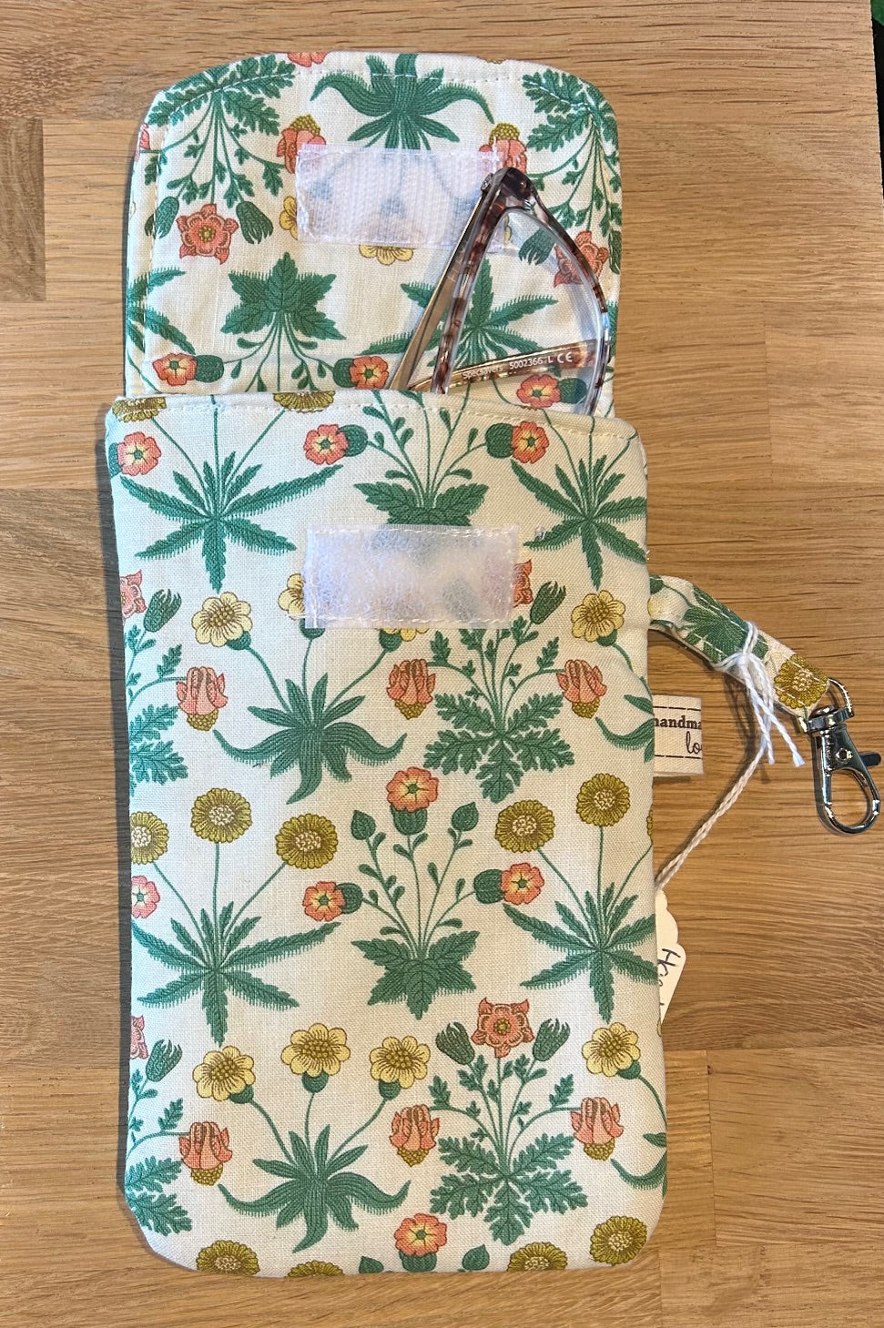 Handmade Fabric Pouch - William Morris - Buttermere Daisy