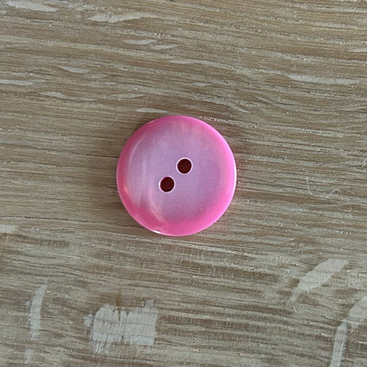 2 Hole Button - 18mm - Pearlescent Pink