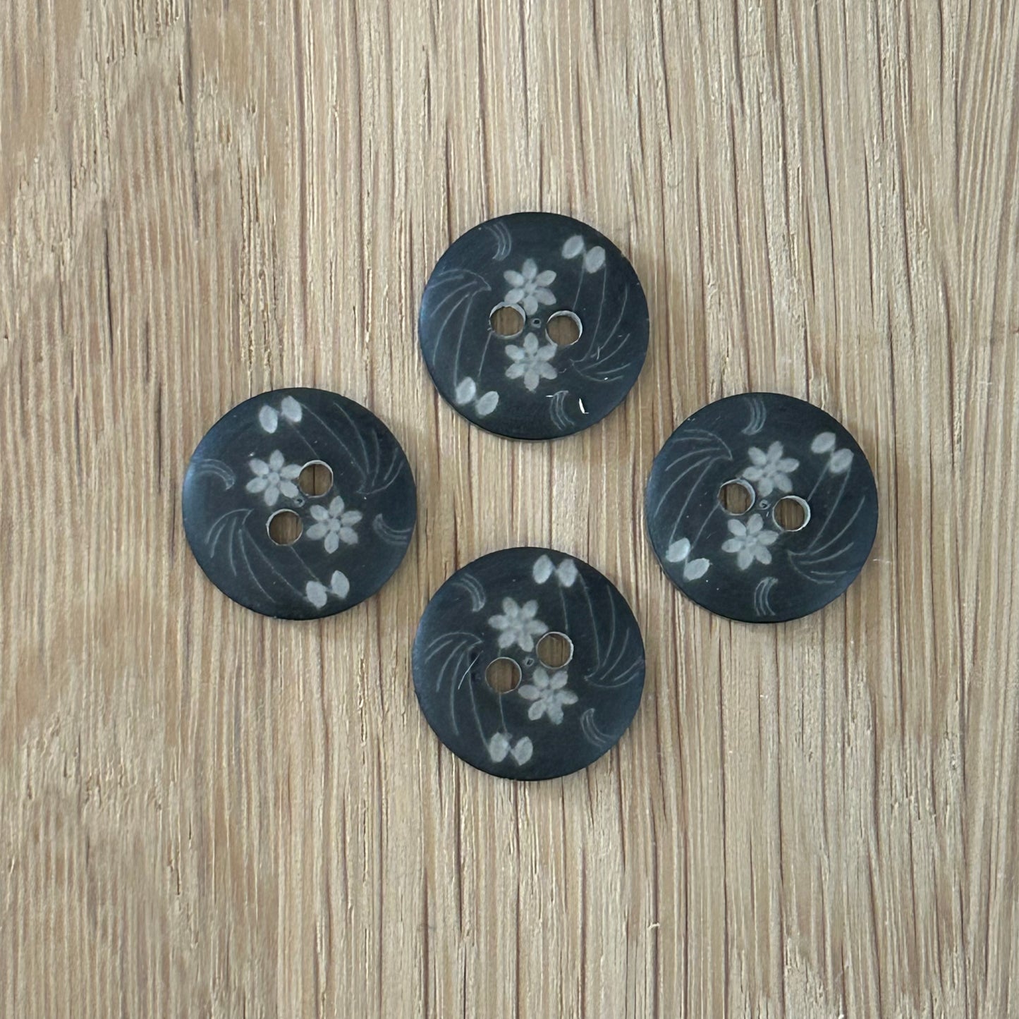 2 Hole Button - 12mm - Delicate Floral - Black