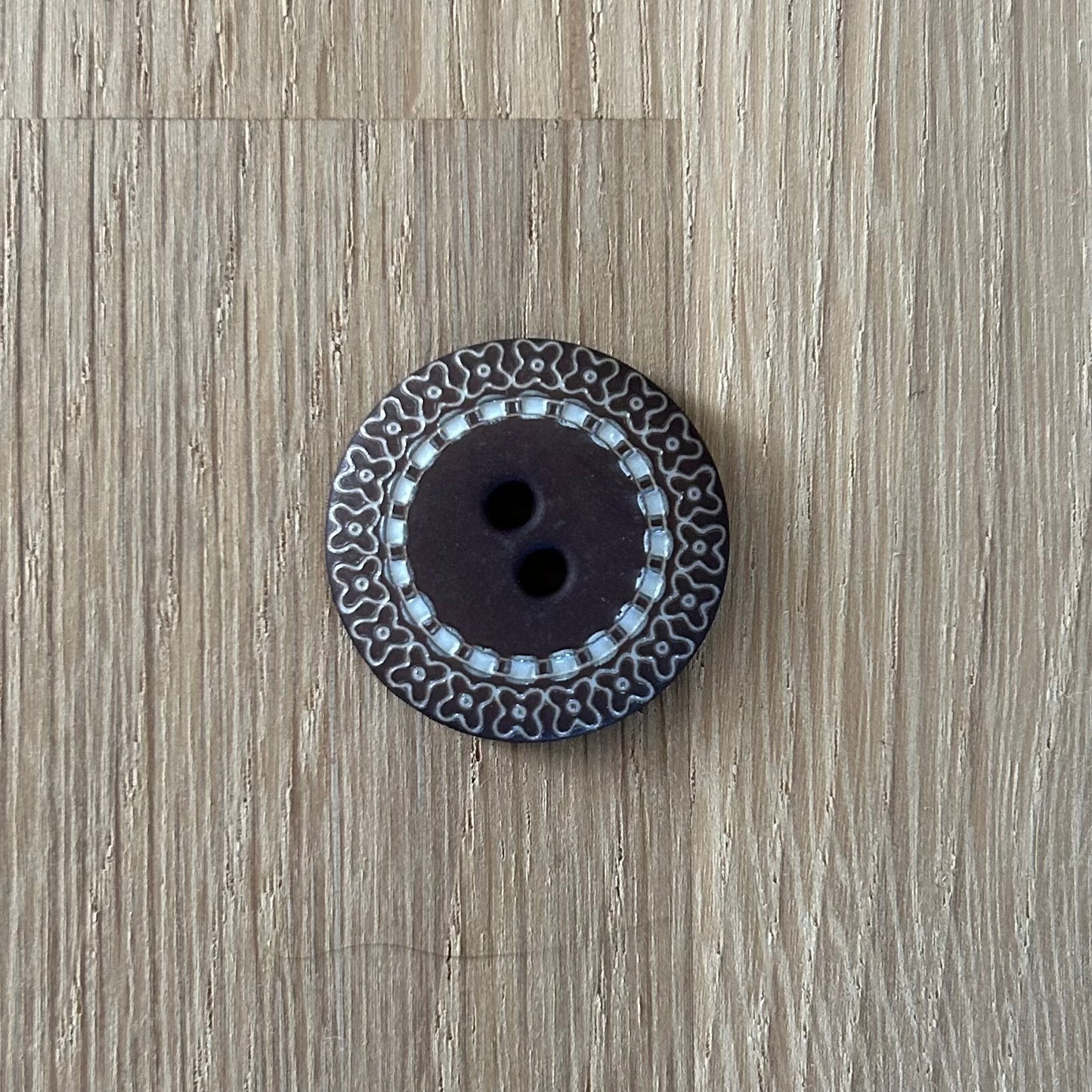 2 Hole Button - 23mm - Brown