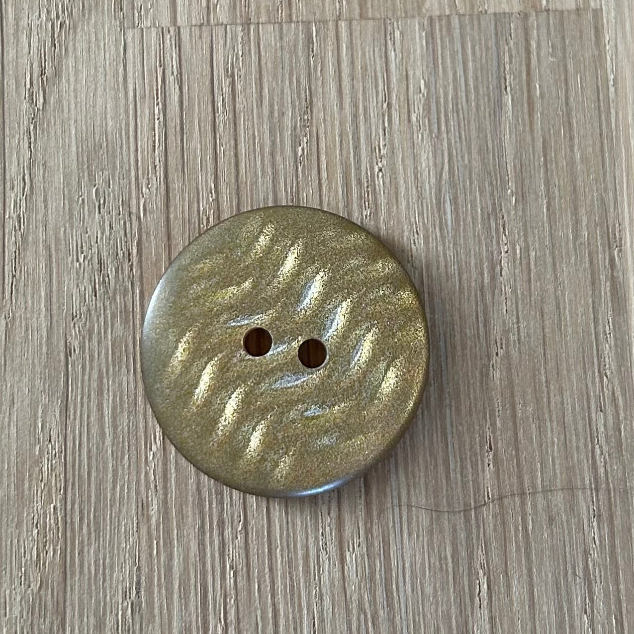 2 Hole Button - 20mm - Gold Waffle