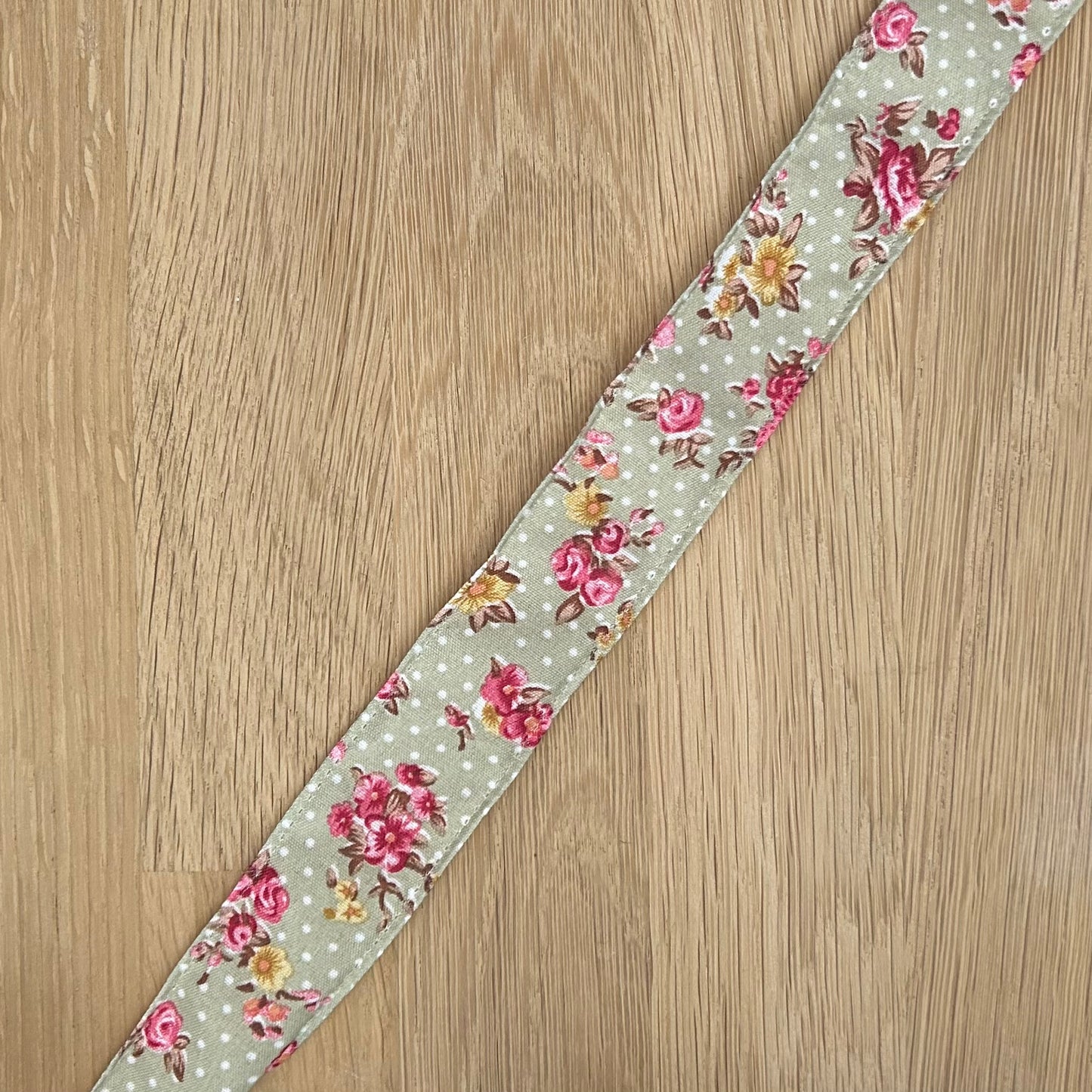Wired Edge Floral Ribbon 25mm - Vintage Flower Dot - Green Col 50