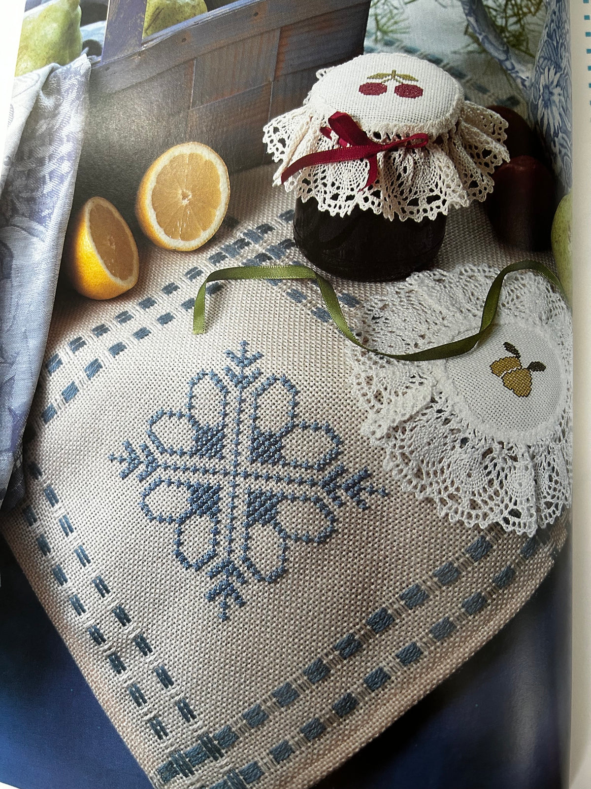 500 Cross Stitch Charted Designs - Hardback - Pre-Loved