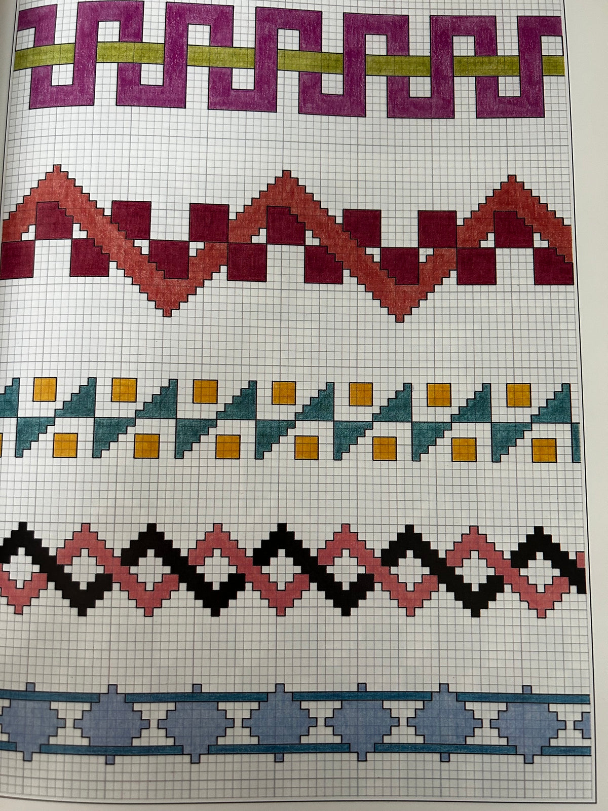 500 Cross Stitch Charted Designs - Hardback - Pre-Loved
