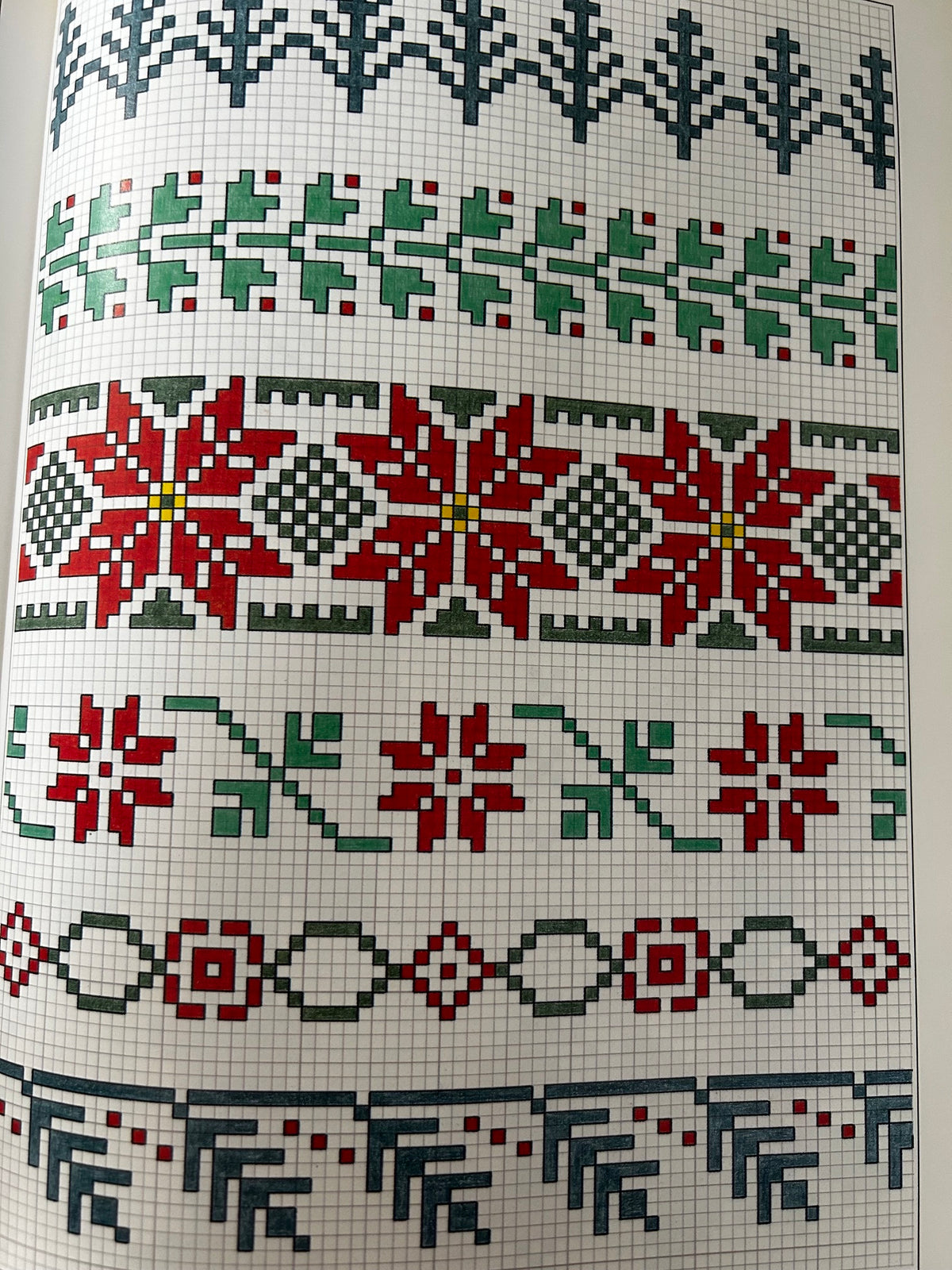 500 Cross Stitch Charted Designs - Hardback - Pre-Loved