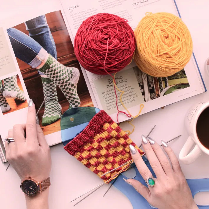 HARRY POTTER - Knitting Magic - The Official Knitting Pattern Book
