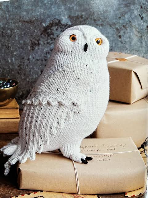 HARRY POTTER - Knitting Magic - The Official Knitting Pattern Book