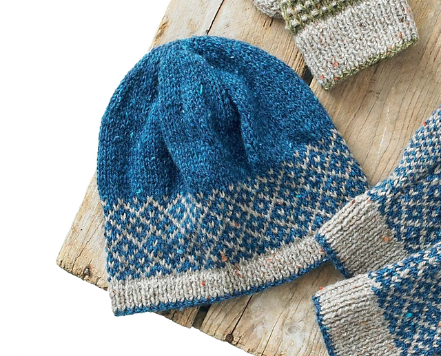 Knitting Pattern 8107 - Womens Hats & Mittens in Harrap Tweed DK