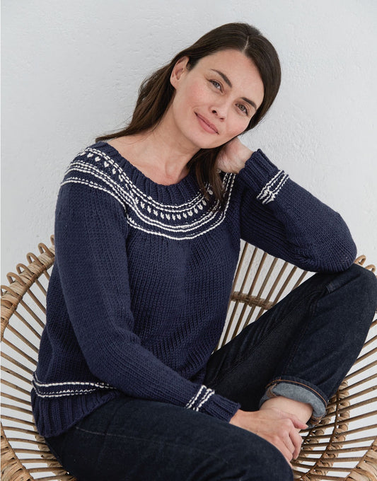 Knitting Pattern 10013 - SWEATER IN SIRDAR NO 1 CHUNKY