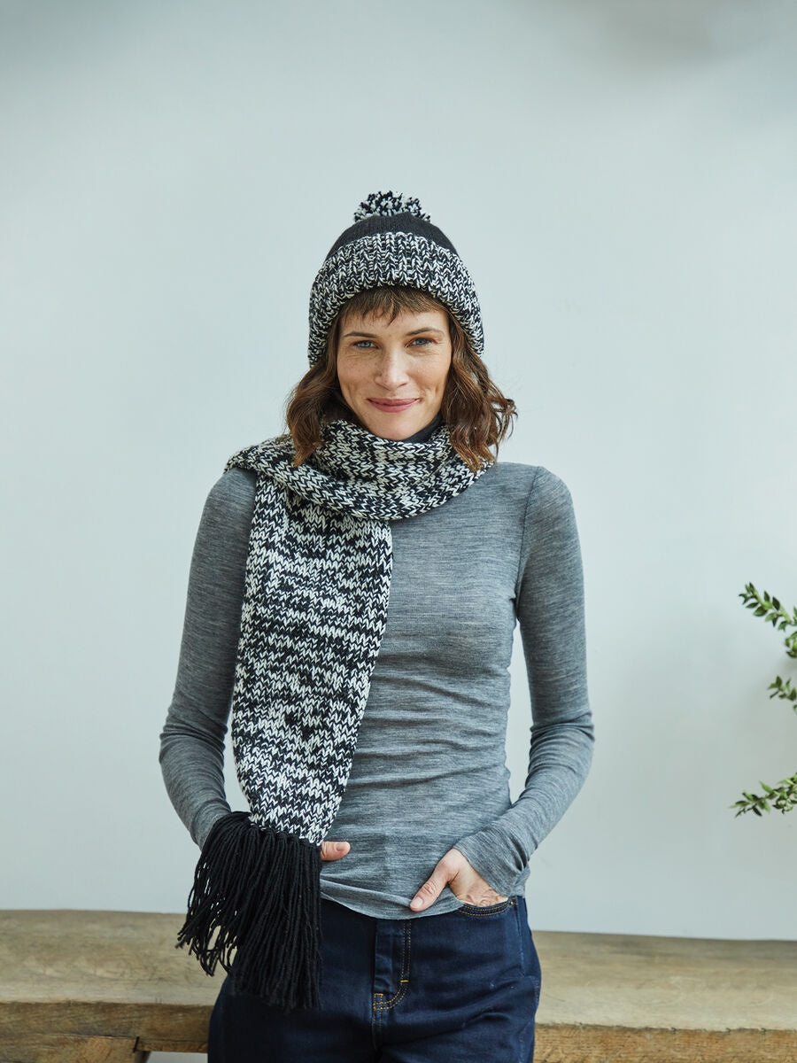 Knitting Pattern 10333 - TWO TONE HAT & SCARF IN HAYFIELD SOFT TWIST DK