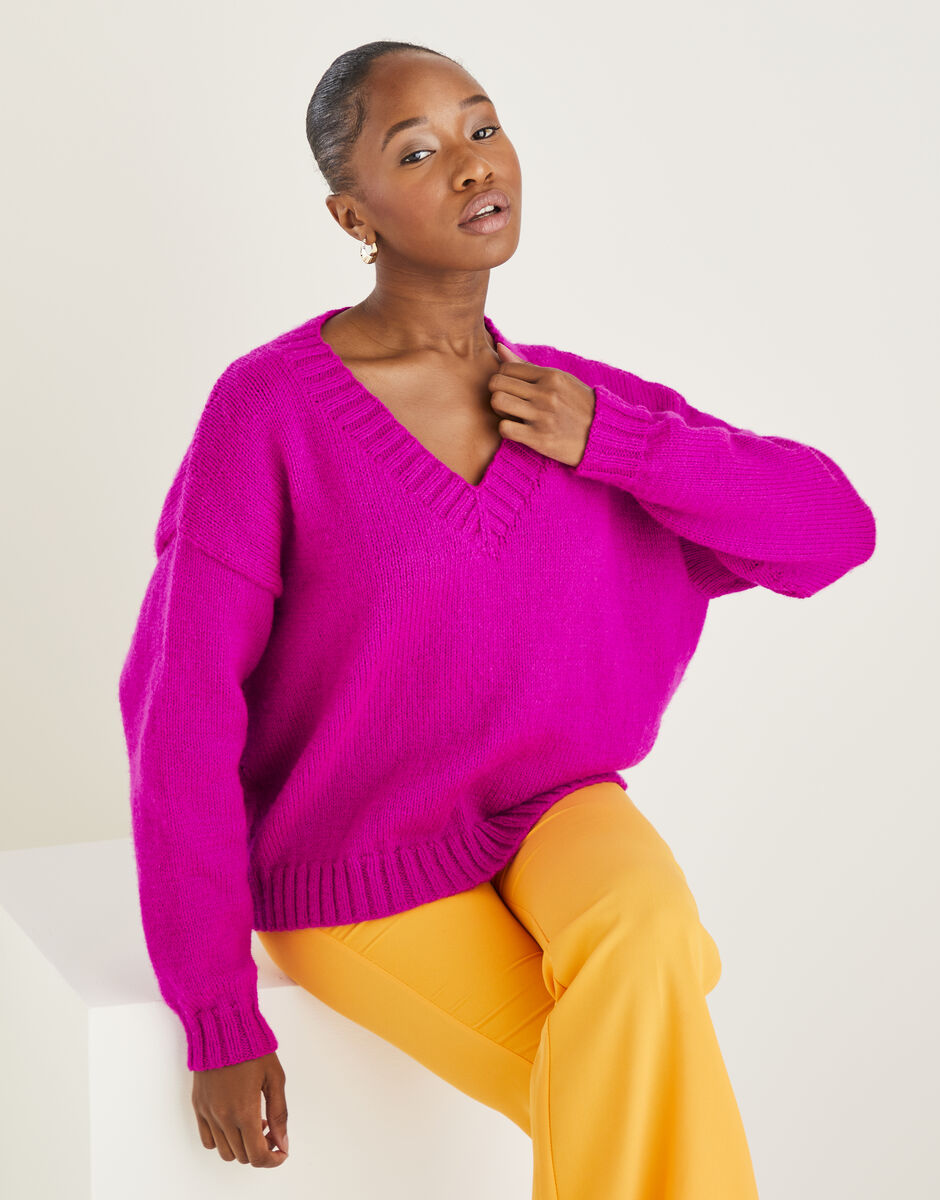 Knitting Pattern 10596 - V NECK SWEATER IN HAYFIELD BONUS DK