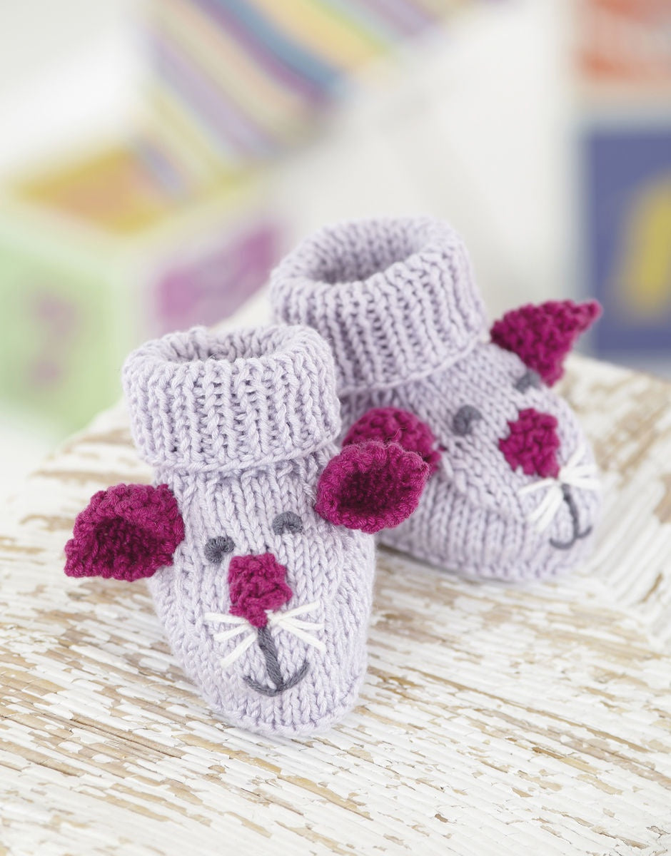Knitting Pattern 4586 - BABY BOOTIES IN SNUGGLY BABY BAMBOO DK