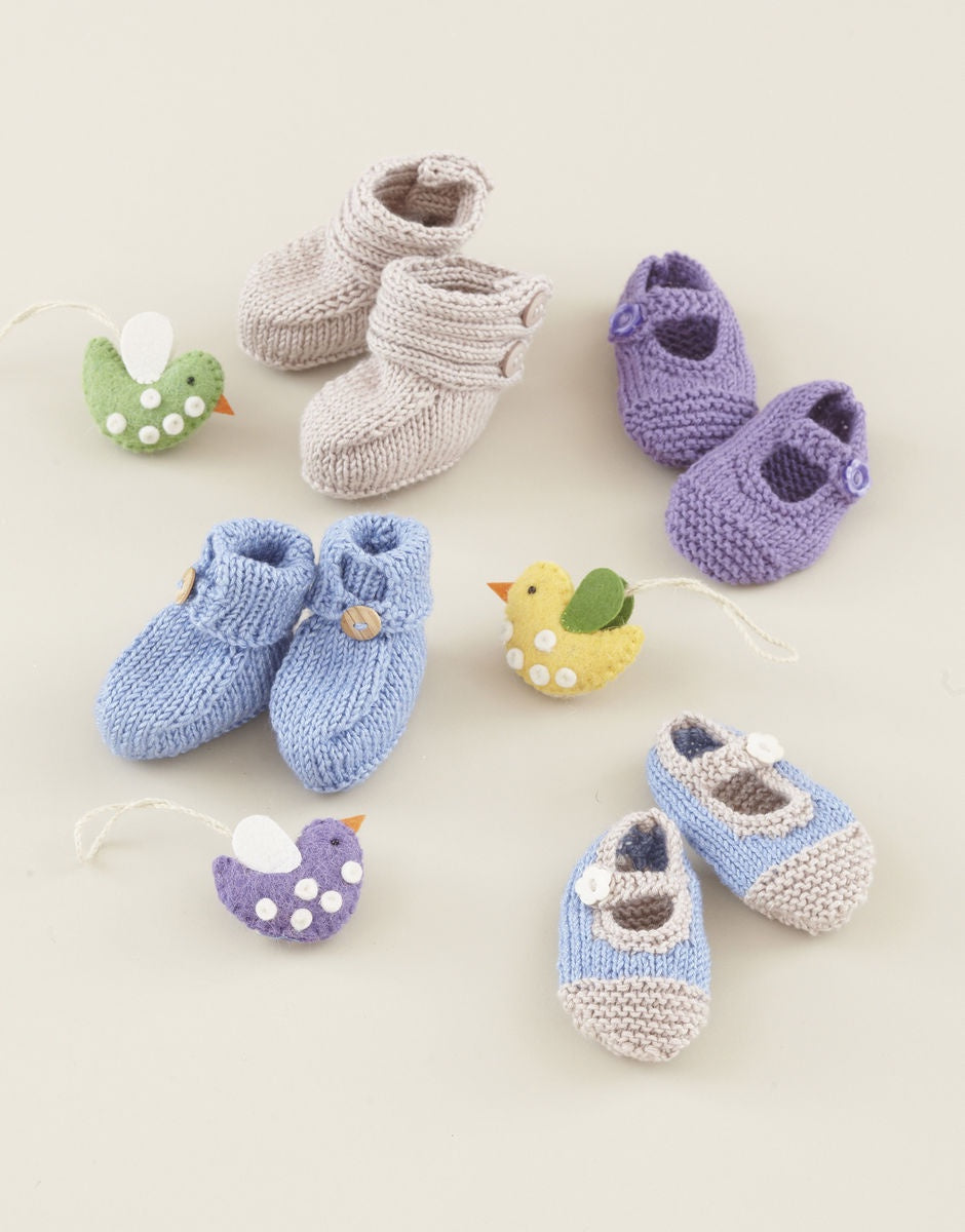 Knitting Pattern 4786 - BABY BOOTIES IN SNUGGLY BABY BAMBOO DK