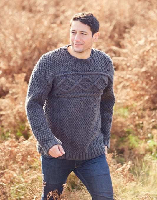 Knitting Pattern 8293 - MAN'S SWEATER IN BONUS CHUNKY